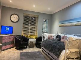 Hotel fotoğraf: 3 x Double Bedroomed Apartment, Snaith