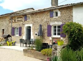 Hotel fotoğraf: Les Gîtes de la Roche Élie. Chez Léonie