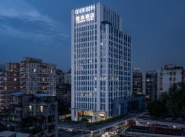 รูปภาพของโรงแรม: Echarm Hotel Guangzhou Tianpingjia Metro Station 520 Information Port