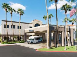 A picture of the hotel: Hilton Phoenix Airport