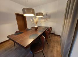 Hotel Photo: Cozy Home, 7 Beds, WiFi, Kitchen, Balcony, Bielefeld Center