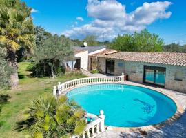 Hotel Foto: Farmhouse with Pool/Tennis - 10 People - NÎMES