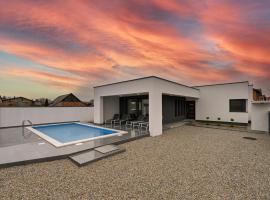 Hotel Foto: Gorgeous Home In Trnovec With House A Panoramic View