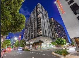 A picture of the hotel: Modern Homely 2BR APT w Parking Bowen Hills