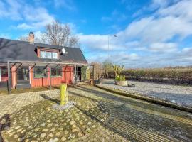 Hotel Photo: Beautiful Home In Lddekpinge With Kitchen