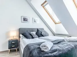 10-Min Walk to Hauptbahnhof, Cozy Private Rooms with AC, TV & WIFI