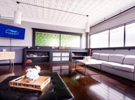 The Pub- 8BR Free Parking, Minutes From Falls & Casino, hôtel à Niagara Falls