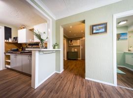 2 Independant Boutique Apartments one sleeps 2 the other sleeps 4, Meadowhall, Sheffield Arena, Free Parking, hotel in Sheffield