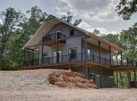 Foto do Hotel: luxury home W/ Private Hot Tub