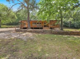 Hotel foto: Loblolly Lane-Private Log Cabin- Hot Tub