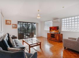 Хотел снимка: Restful Canberra Retreat in Spacious Terrace Home