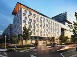 Courtyard by Marriott Montreal Laval, hotel in Laval