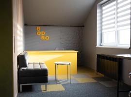 Готельні кімнати Bodro Clinic, hotel in Novovolynsʼk
