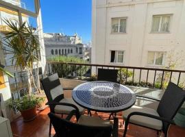 Hotel fotoğraf: Amplitud, comodidad y luz en el centro de Sevilla