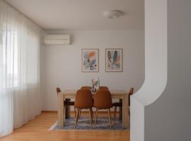Hotelfotos: Апартамент за гости Бажолета - светъл и уютен дом в сърцето на Ямбол