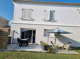 Hotel Photo: Appartement d'une chambre avec jardin clos et wifi a Medis a 4 km de la plage