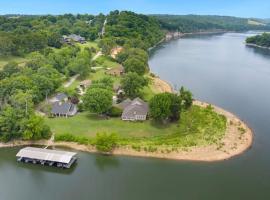 Foto di Hotel: Shoreline Serenity-Direct Lake Access