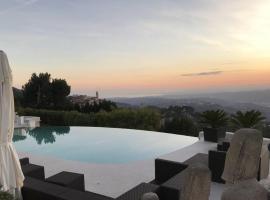 Hotel fotografie: Maison de 4 chambres avec piscine privee jacuzzi et jardin clos a Aspremont