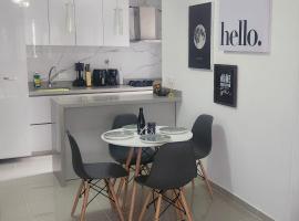 Foto di Hotel: HERMOSO APARTAMENTO EN EL POBLADO (CIUDAD DEL RIO), MEDELLIN