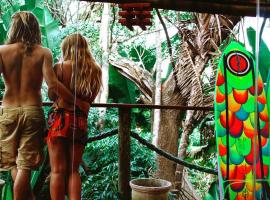 Mantis and Moon Surf Paradise & Adventure Lodge, hotel in Hibberdene