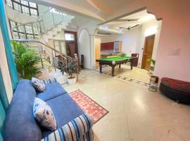 होटल की एक तस्वीर: Luxury Bungalow In Noida