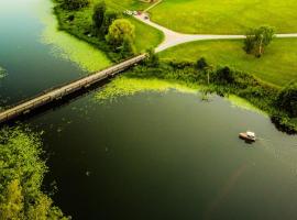 Poilsio gyvenvietė "Obuolių sala", hótel í Molėtai
