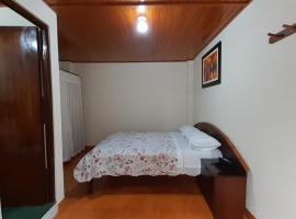 HOSPEDAJE D`NOA En el centro de Oxapampa, ξενοδοχείο σε Oxapampa