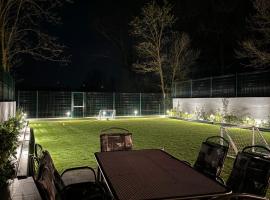 Hotel fotoğraf: Oaza Mira Laze - Luxury Private Villa with Pool, Football Field
