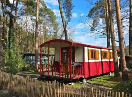 Hotel fotoğraf: pipowagen met prive Hot tub