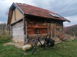 होटल की एक तस्वीर: Deda Vinko Off Grid Cabin