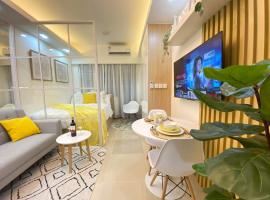 Ξενοδοχείο φωτογραφία: 1BR w/ Balcony near Megamall: The Admiral‘s Lounge