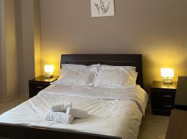 Cloud8 Apt with Castle View, 7km from the Beach, ξενοδοχείο στην Αλέσιον