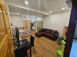 Hotel Photo: Nice 1 bedroom condo next to Bangkok University.