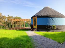 Hotel fotografie: Glamping Pogorzany - Jurty