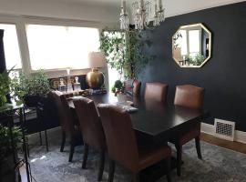 Hotel Photo: Beautiful Luxury Suite A of Shorewood Home