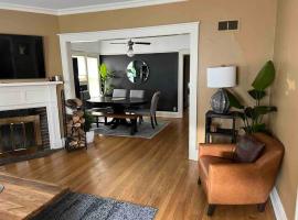 Hotel Photo: Beautiful Luxury Suite B of Shorewood Home