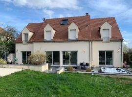 Hotel Photo: VILLA LUXE AVEC PISCINE ET JACUZZI À 20MN DE PARIS ET 10 Mn DE ROISSY CHARLES DE GAULLE