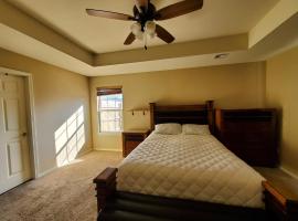 Master Bed & Bath Just For You, Hotel in Bentonville