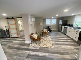 Hotel Photo: Newly Renovated Lincolnton Downtown Rail Trail Apartment - Walk to Main St