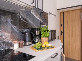 Green Garden & Private Parking Apartments with Playground, отель в Риге