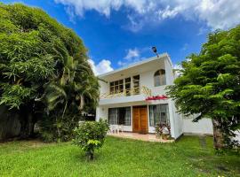 ホテル写真: Entire 3 bedroom Villa - Private Garden