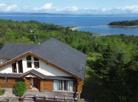 Privacy @ Bras d’Or Lakes Sun House Chalet, hotel v destinaci St. Peter's