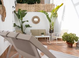Fotos de Hotel: Stylish Apartment with Terrace for Couple or Family