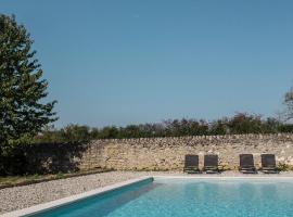 Foto do Hotel: Grande maison de caractère avec Piscine