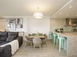 Hotel Photo: Casa con bonitas vistas en Montjuic Girona