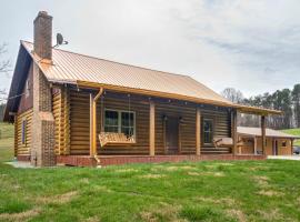 Photo de l’hôtel: Rustic Wellston Cabin with Pond and ATV Trail Access!