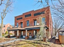 Hotel Foto: The Brick House-Walk DT or U of A- 3 Suites