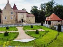 Hotel Foto: Château de la Mothe - Gîte Guillaume de BEAUJEU