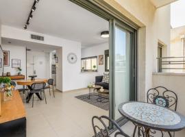 מלון צילום: Unique 2BDR with balcony close to Gordon Beach