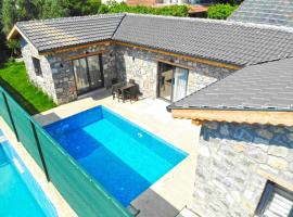 Фотография гостиницы: Villa Sera-With Private Pool in Nature